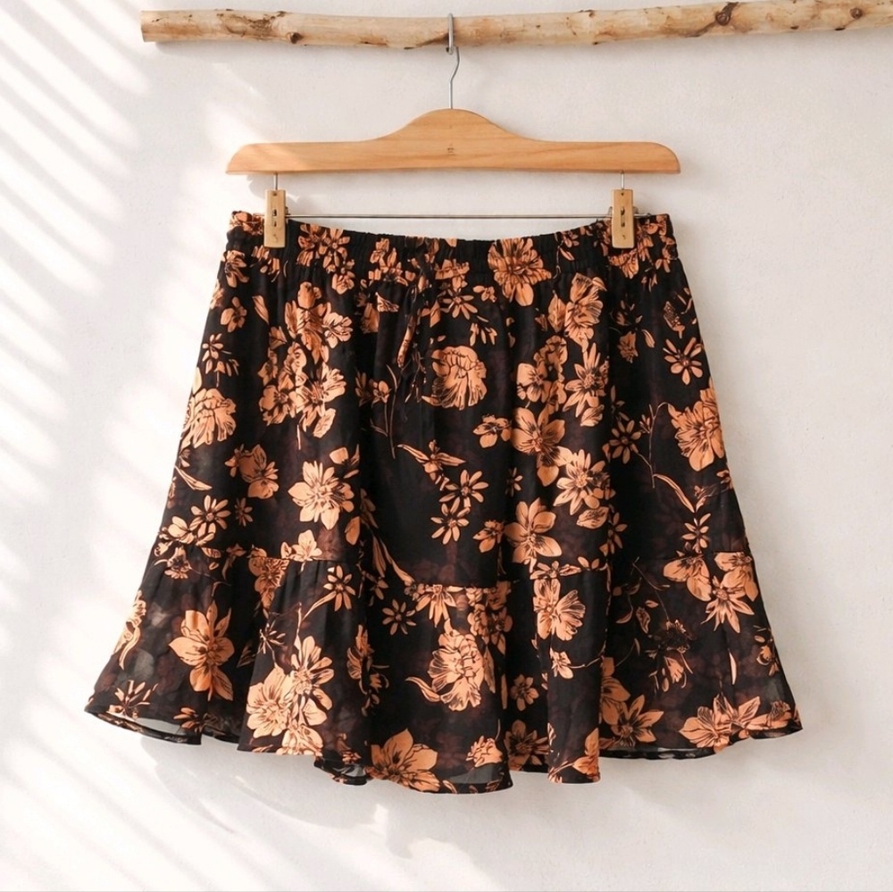 Floral Ruffle Skort Size L